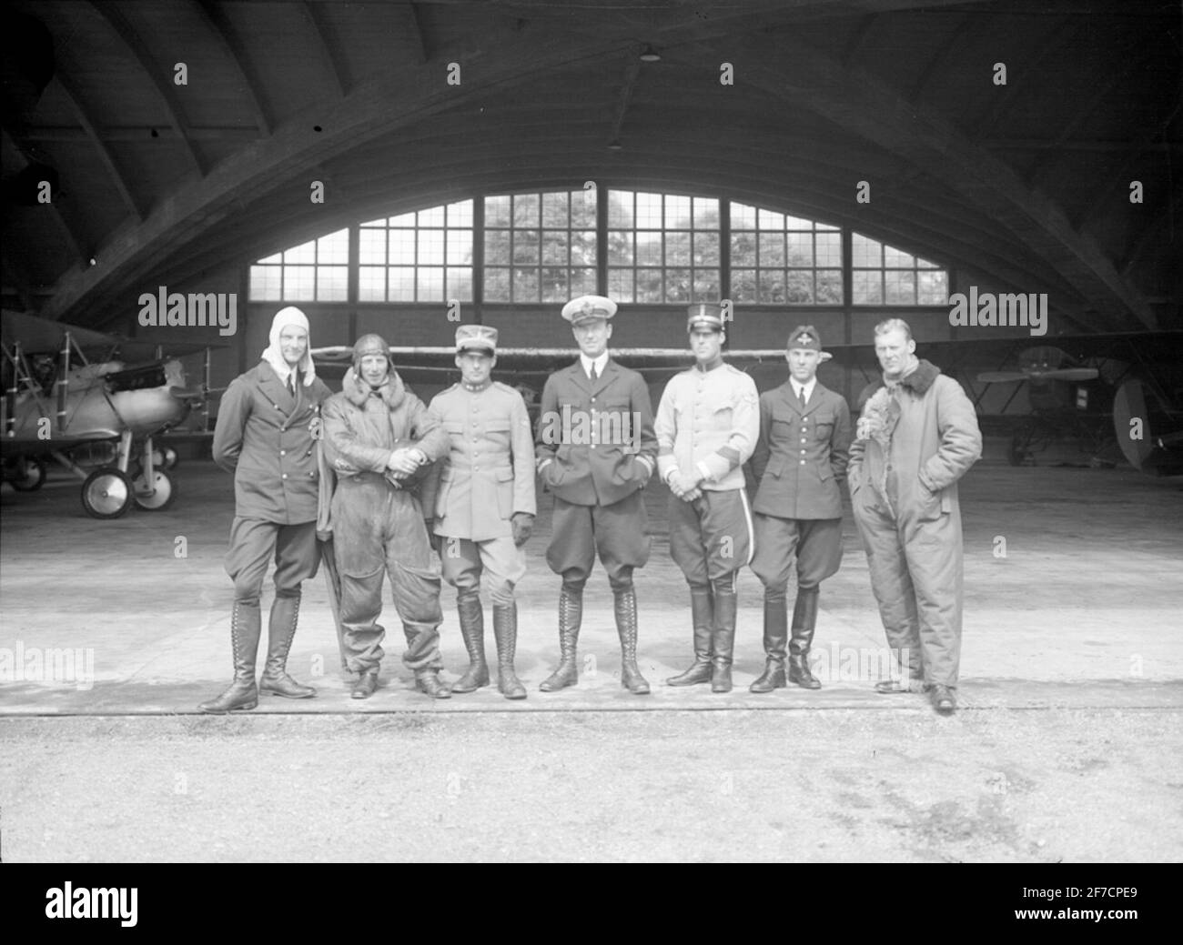 Aircraft hangar background hi-res stock photography and images - Alamy