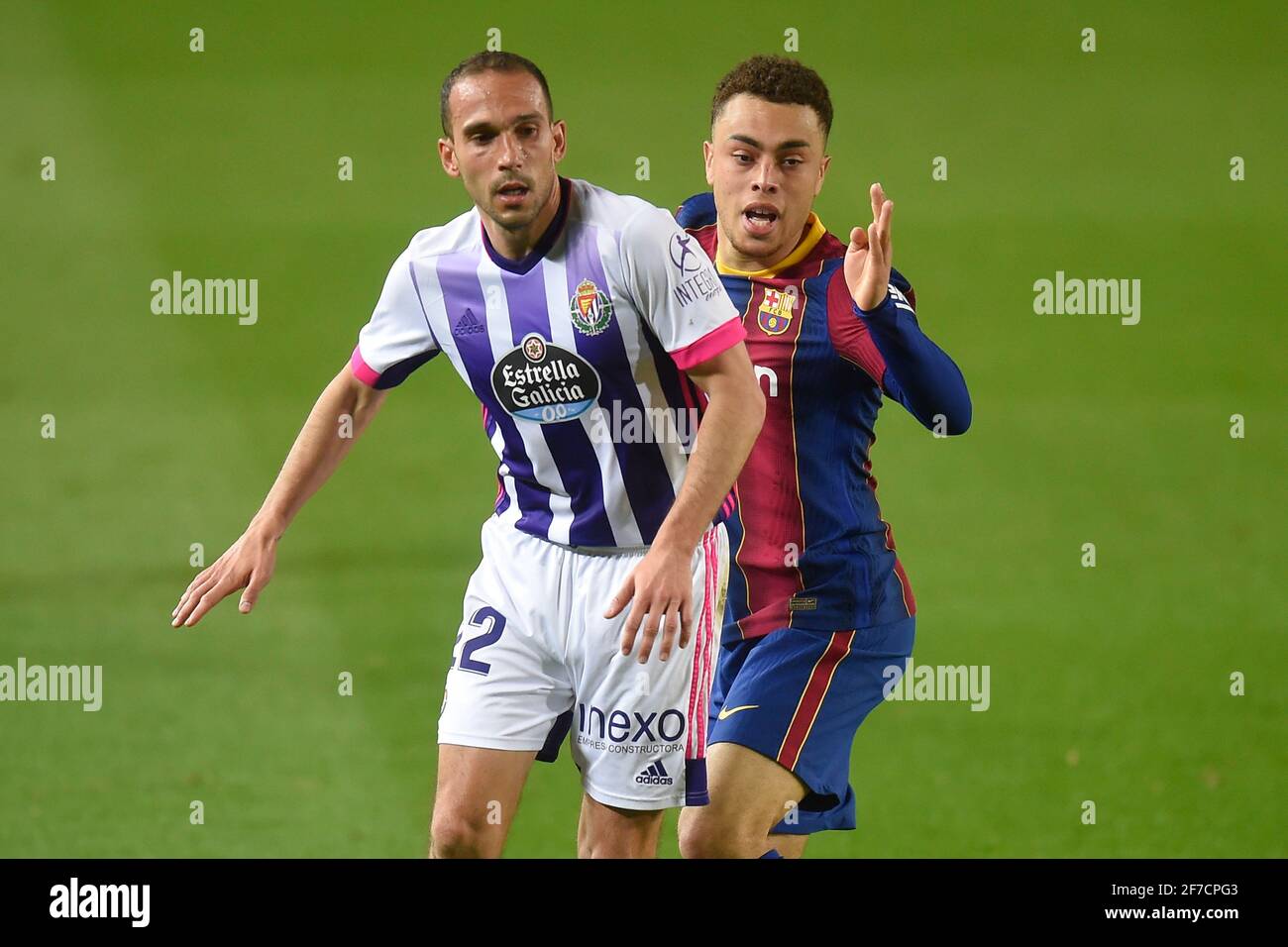 Jose Ignacio Martinez Nacho of Real Valladolid and Sergino Dest of FC
