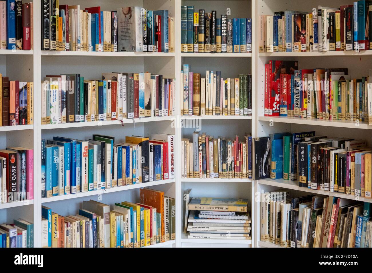 in a library there are many books on the shelves Stock Photo - Alamy