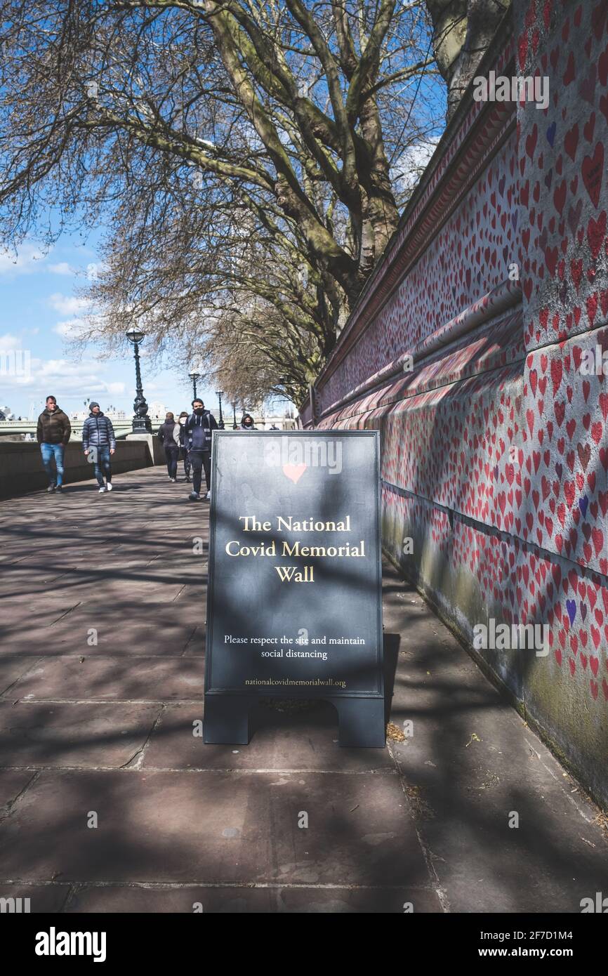 London, UK -April  2021. The National Covid Memorial Wall. Nearly 150,000 hearts will be painted by volunteers, one for each Covid-19 victim in the UK Stock Photo