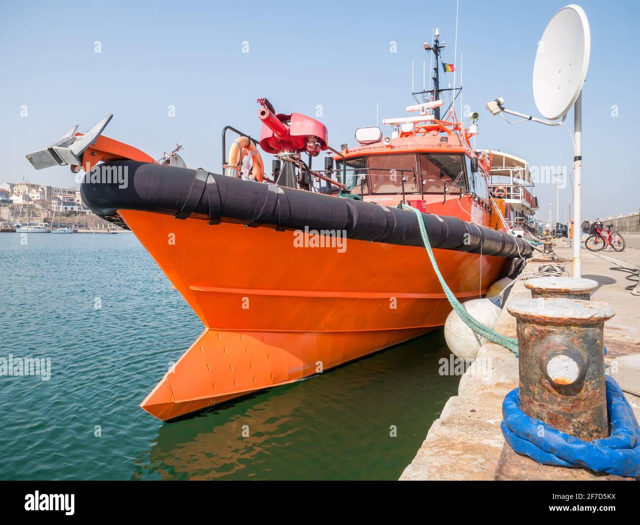 Anchored bot hi-res stock photography and images - Alamy