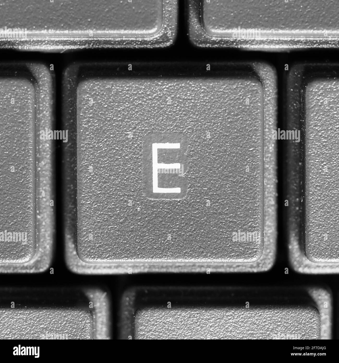 Letter E key on computer keyboard keypad Stock Photo - Alamy