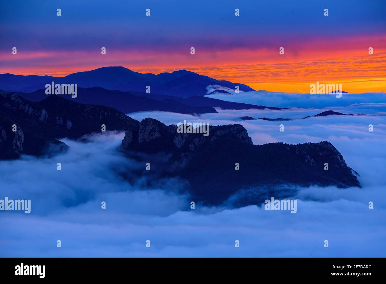 Winter sunrise over a sea of clouds at the Figuerassa viewpoint, on the Pyrenees south face (Berguedà, Catalonia, Spain) Stock Photo