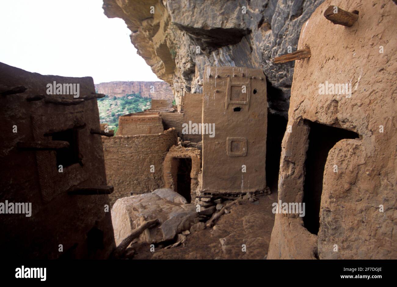 Mud made granaries in Teli, Dogon Country, Mali Stock Photo