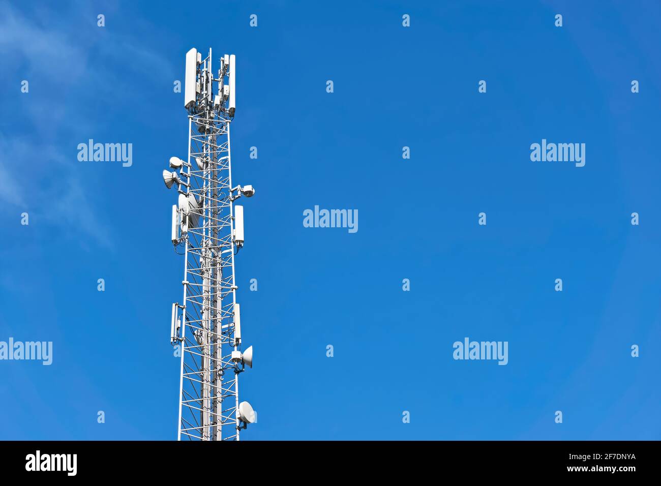 4g tower hi-res stock photography and images - Alamy