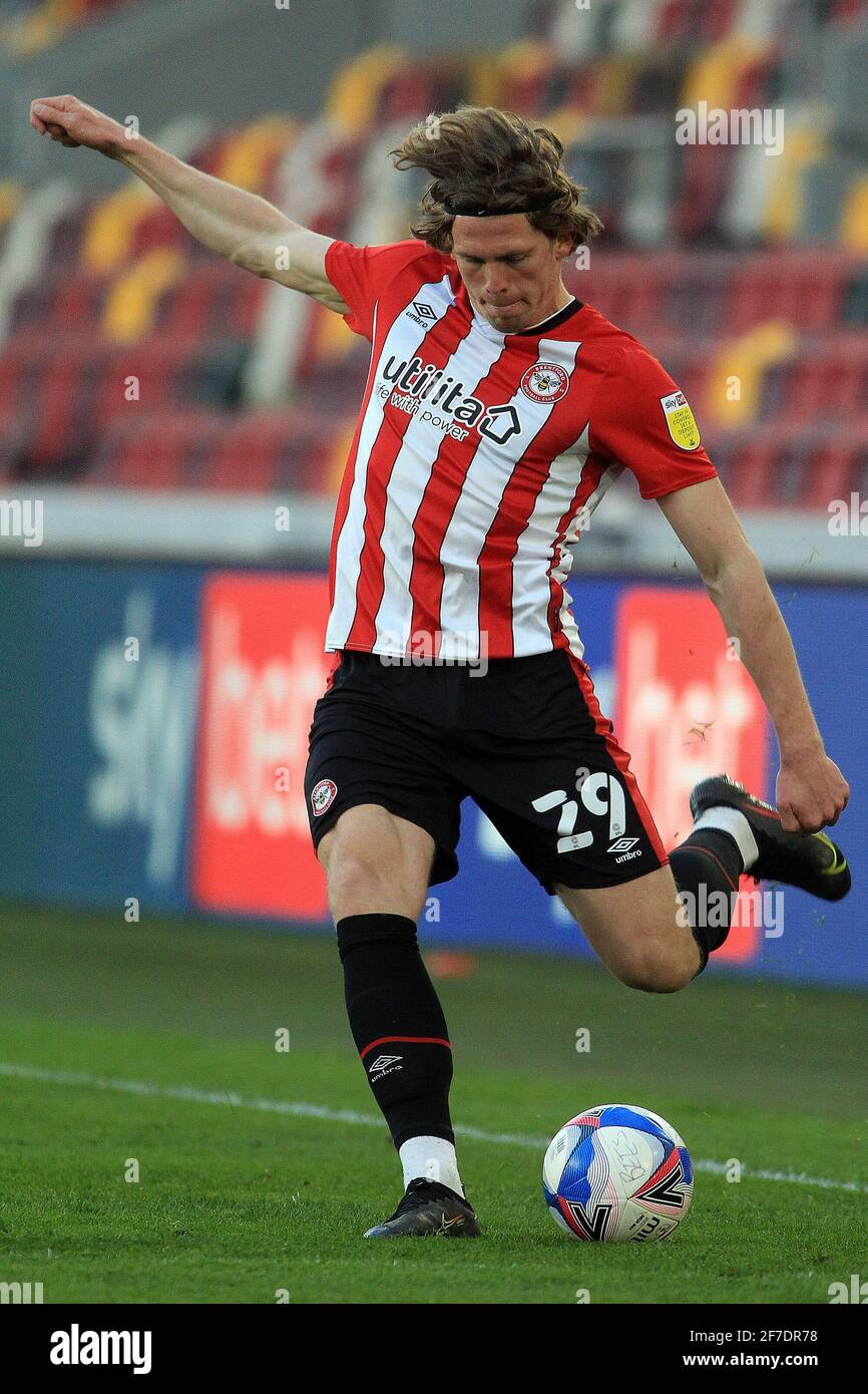 London Uk 06th Apr 21 Mads Bech Sorensen Of Brentford In Action During The Game Efl Skybet Championship Match Brentford V Birmingham City At The Brentford Community Stadium Brentford In London On
