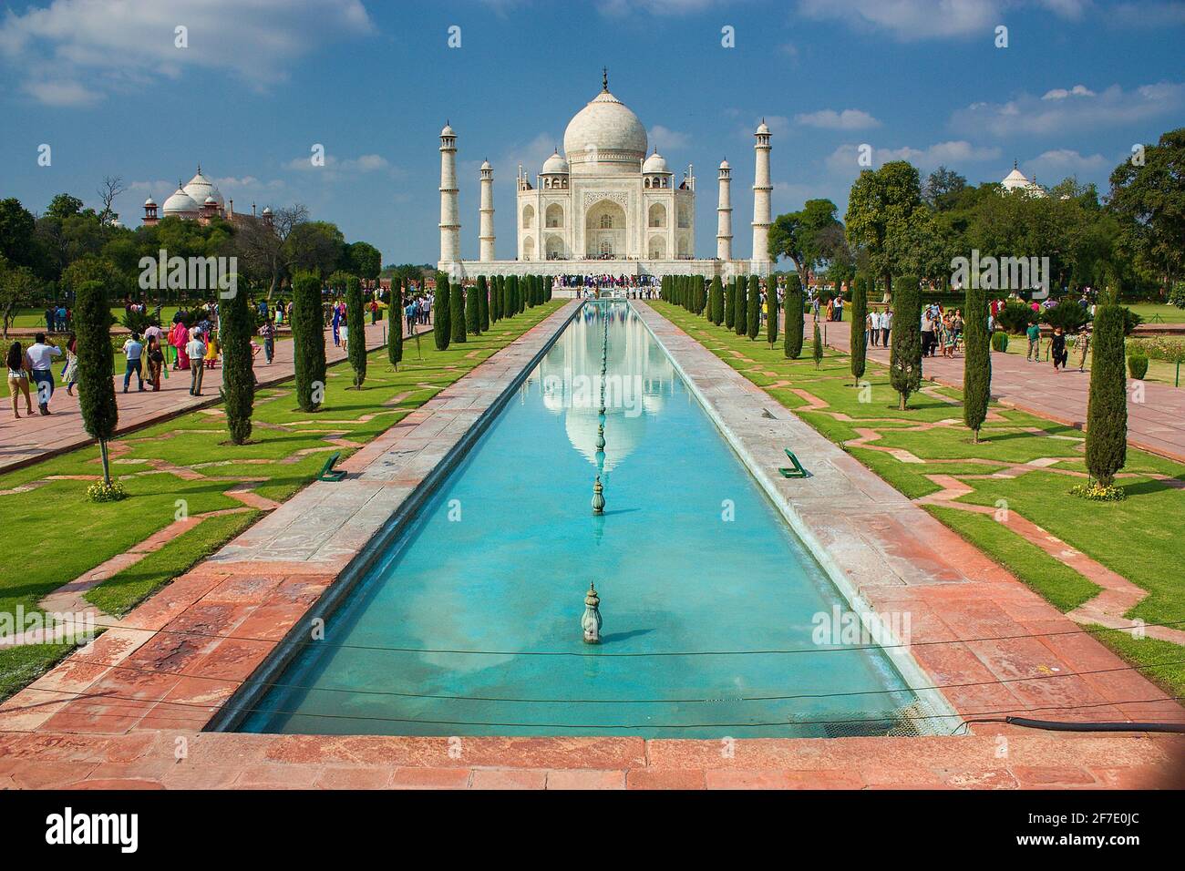 famous-tomb-taj-mahal-in-agra-india-stock-photo-alamy