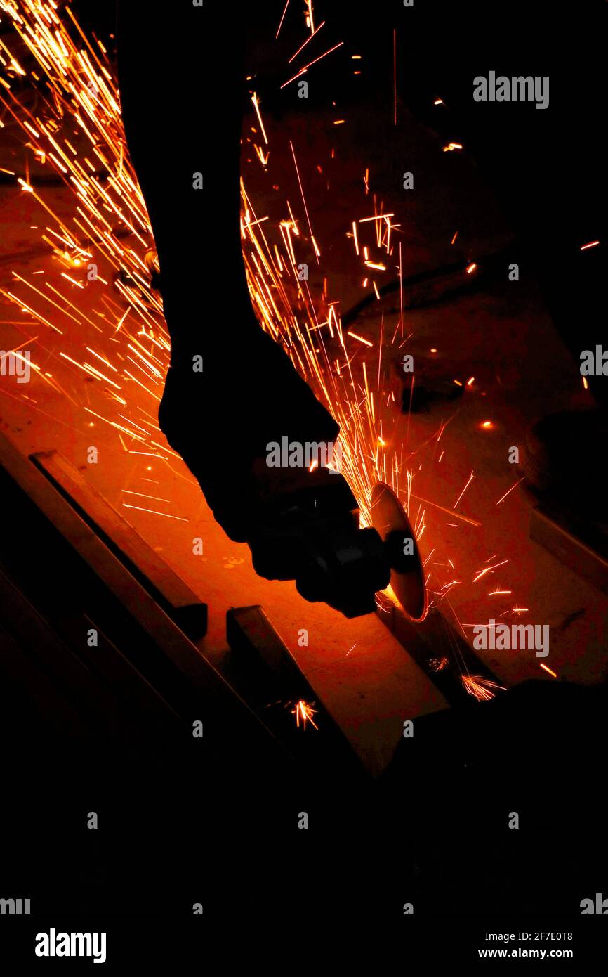 cutting-cast-iron-drain-pipe-with-angle-grinder-at-dan-tami-blog