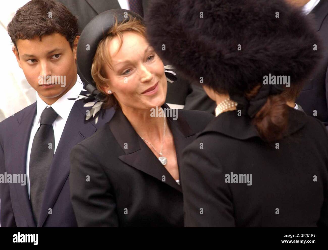 LADY VICTORIA GETTY AT THE MEMORIAL TO PAUL GETTY AT WESTMINSTER CATHEDRAL.9/9/03 PILSTON Stock Photo