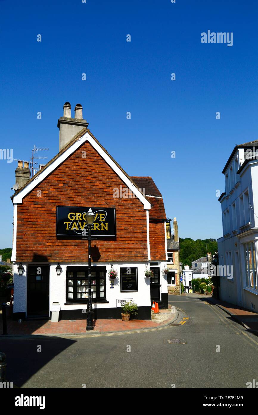 The Grove Tavern on Little Mount Sion Road, Royal Tunbridge Wells, Kent, England Stock Photo