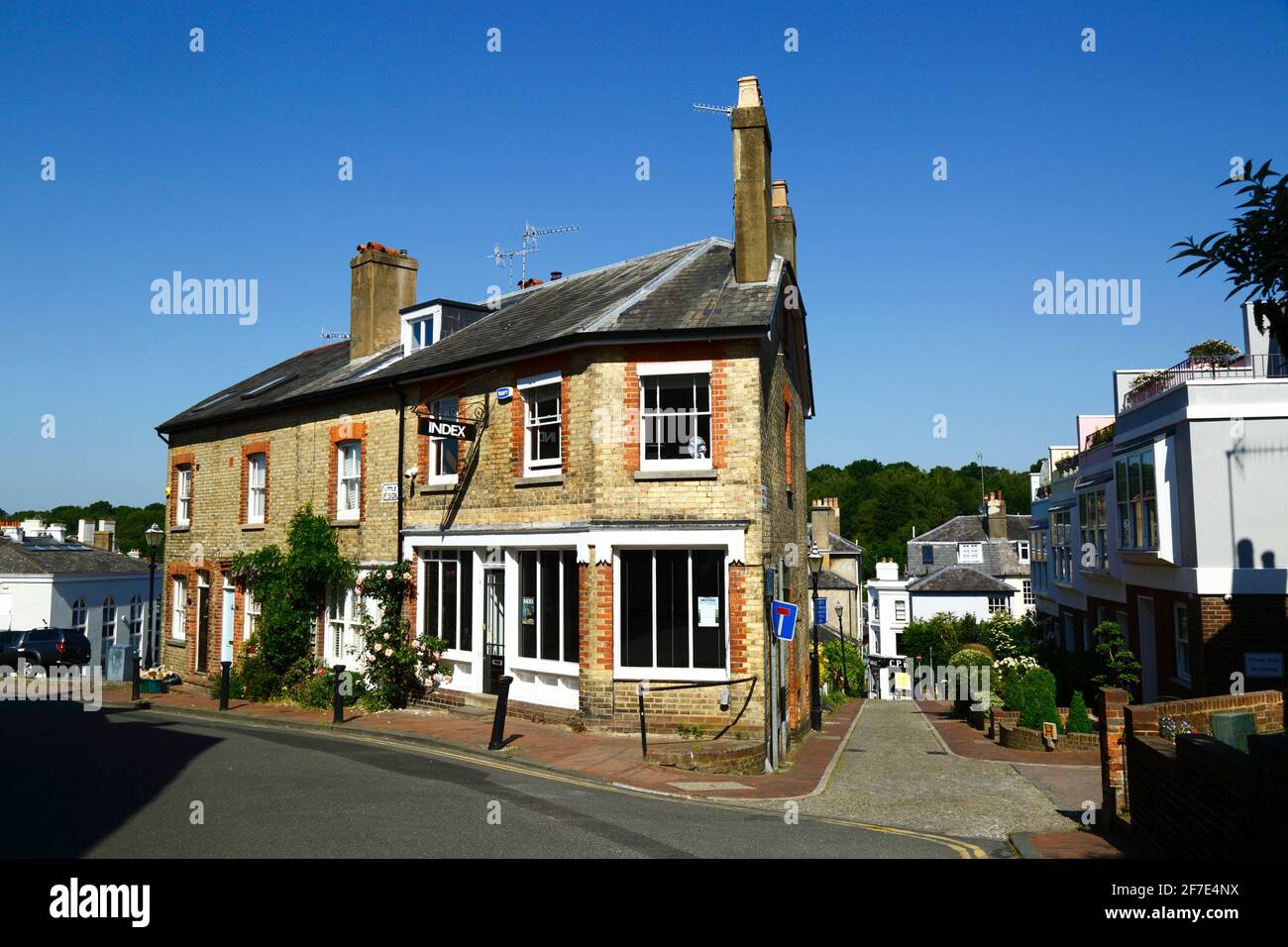 Yellow clay brick houses on Little Mount Sion Road at top of Warwick Road, Royal Tunbridge Wells, Kent, England Stock Photo