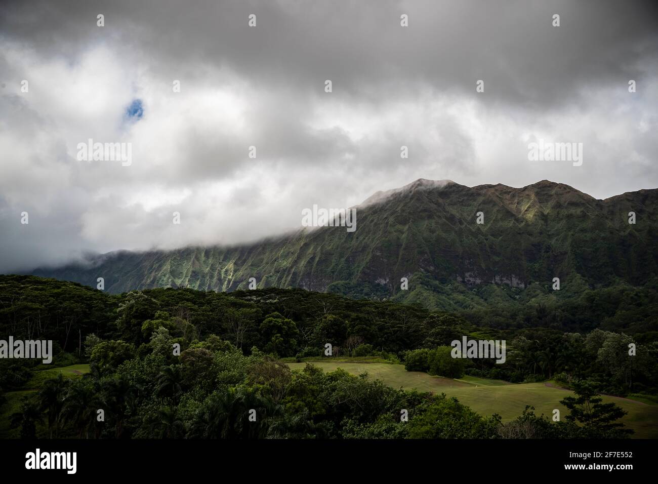 Dark storm clouds looming over the mountains in Oahu Stock Photo