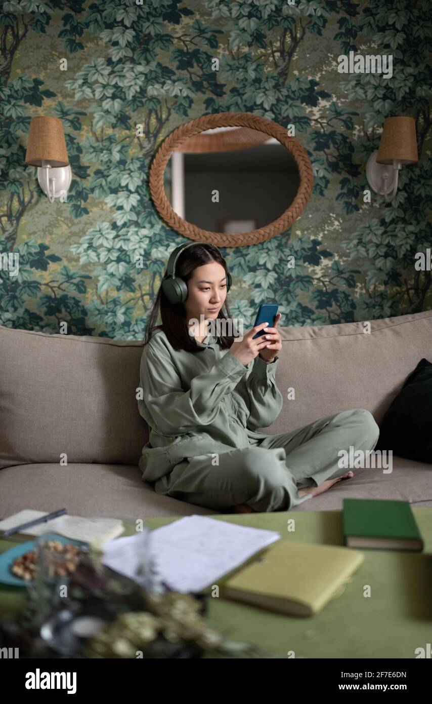 Asian woman headset using hi-res stock photography and images - Alamy
