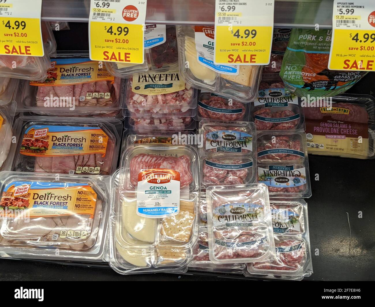 https://c8.alamy.com/comp/2F7E8H6/greenwood-indiana-united-states-april-06-2020-various-packaged-sandwich-meat-available-for-purchase-2F7E8H6.jpg