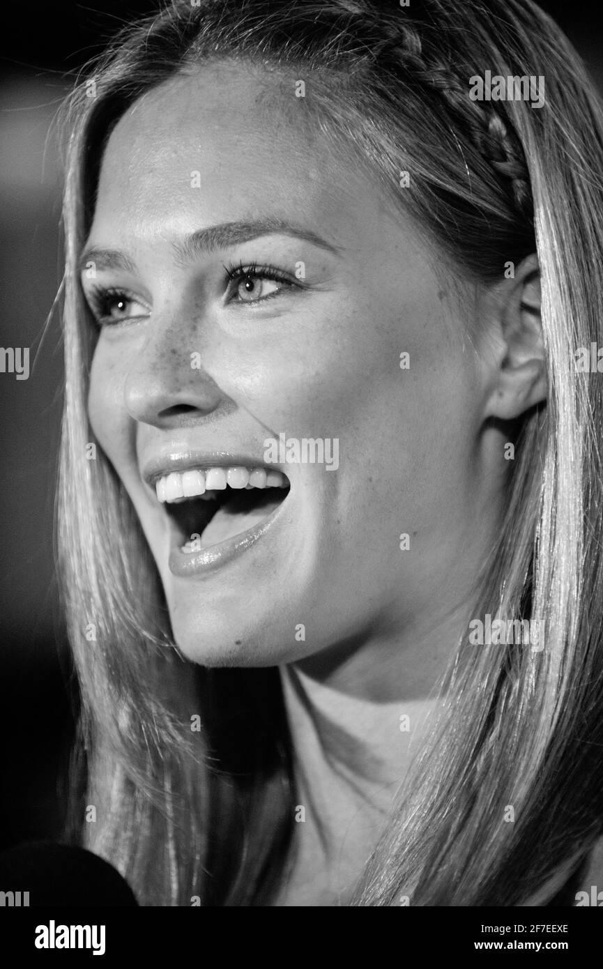 Bar Refaeli Wallpaper Black And White