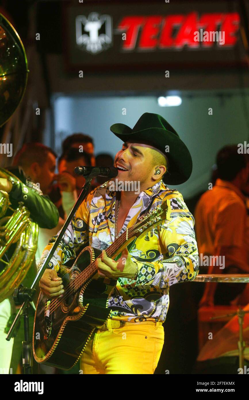 Espinoza Paz se presento en el palenque de la Expogan2014. 2 Mayo 2014