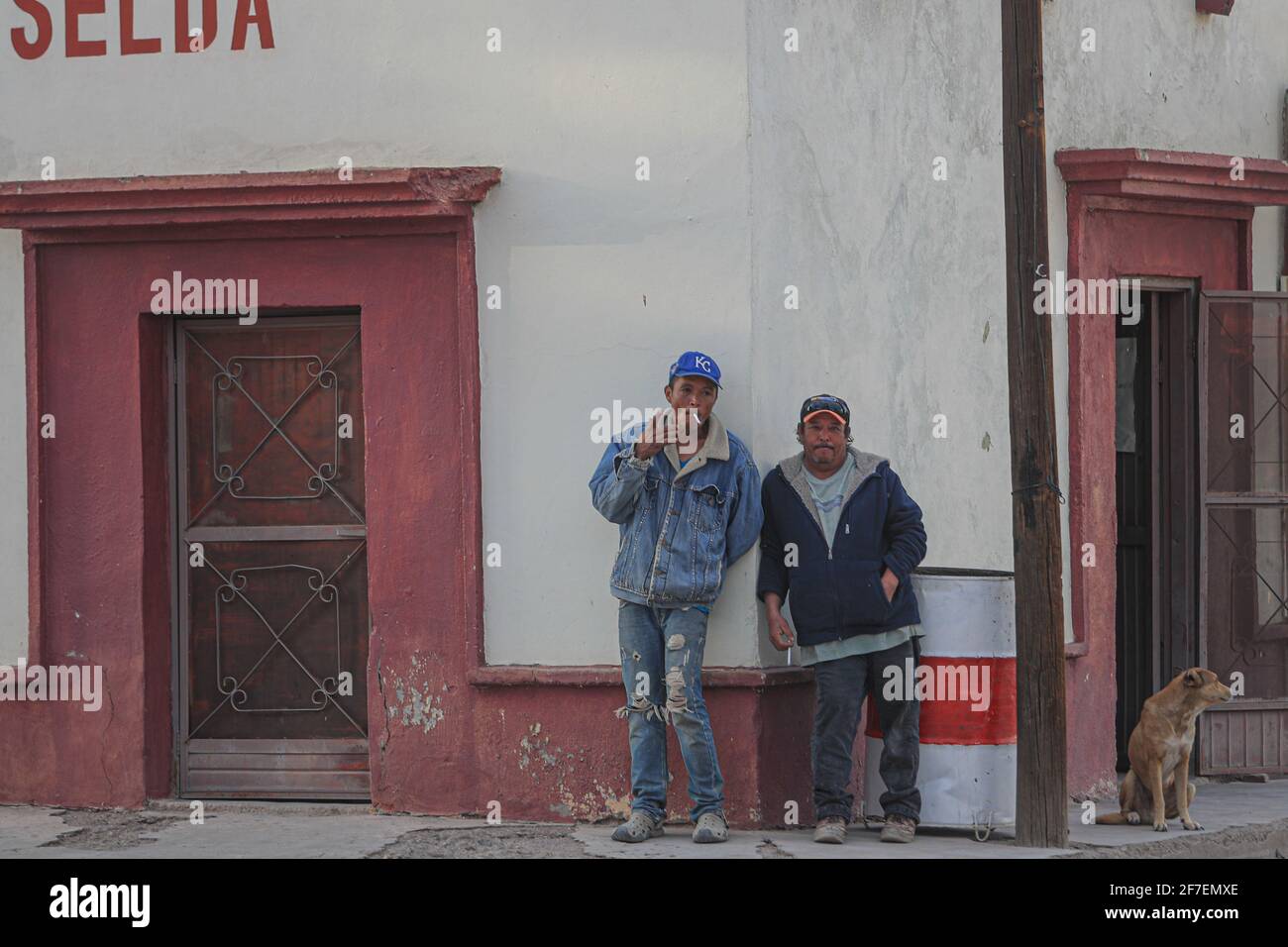 Hombres borrachos hi-res stock photography and images - Alamy