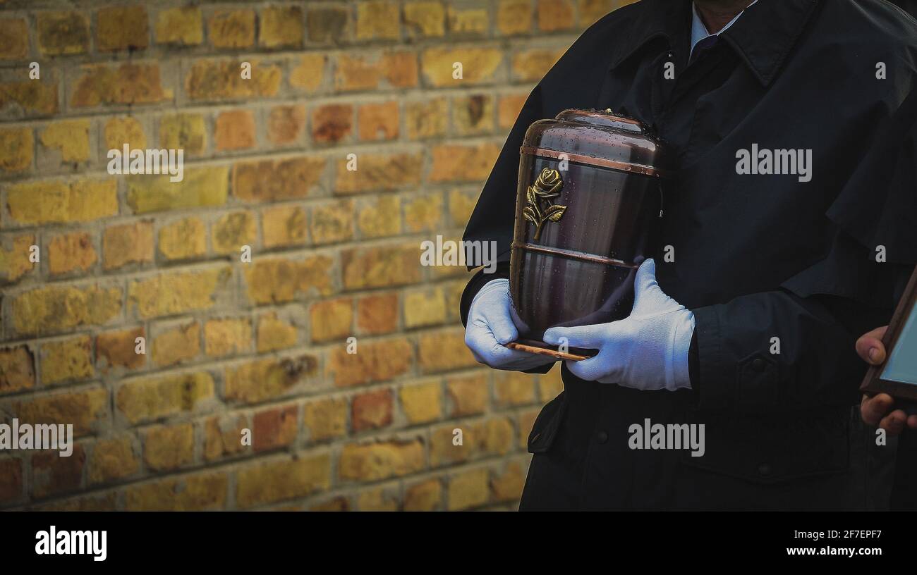 Funeral director hires stock photography and images Alamy