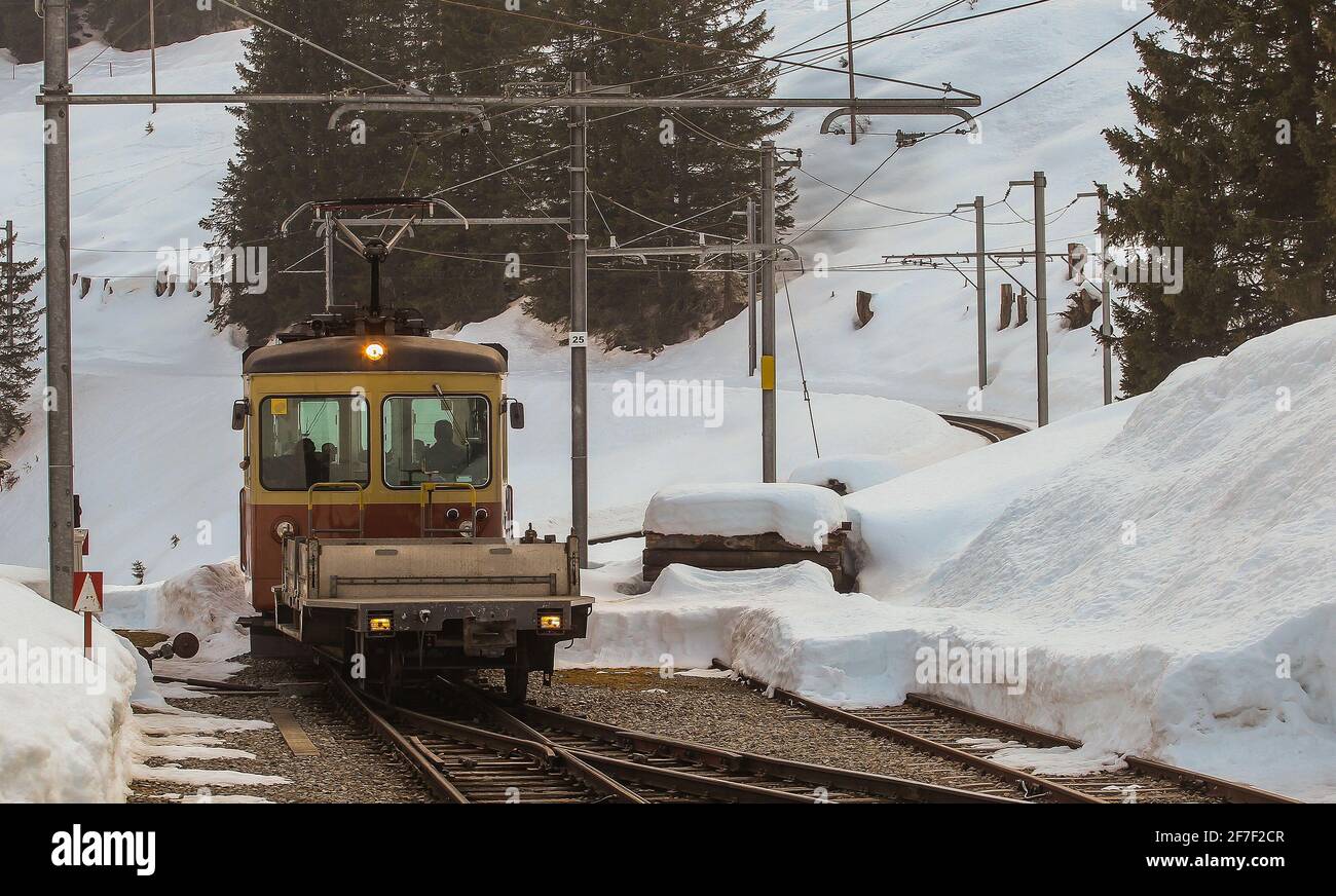 Narrow gauge train in Murren, connecting villages in Lauterbrunnen ...
