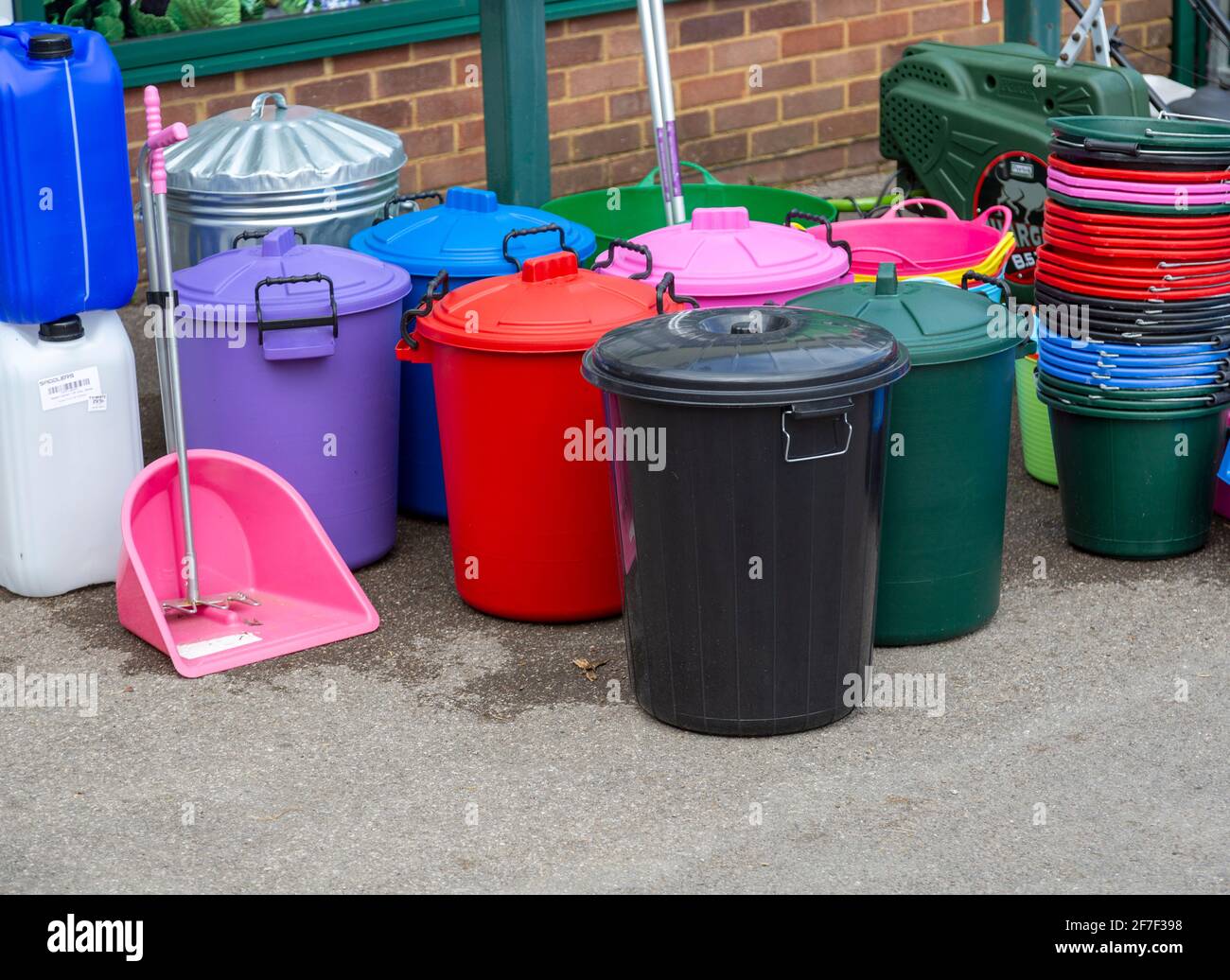 Dustbin man uk hires stock photography and images Alamy