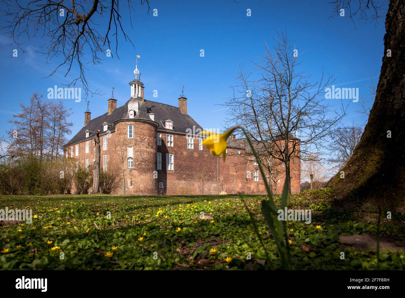 castle Ringenberg in Hamminkeln, round tower on the southern corner, Lower Rhine region, North Rhine-Westphalia, Germany.  Schloss Ringenberg in Hammi Stock Photo