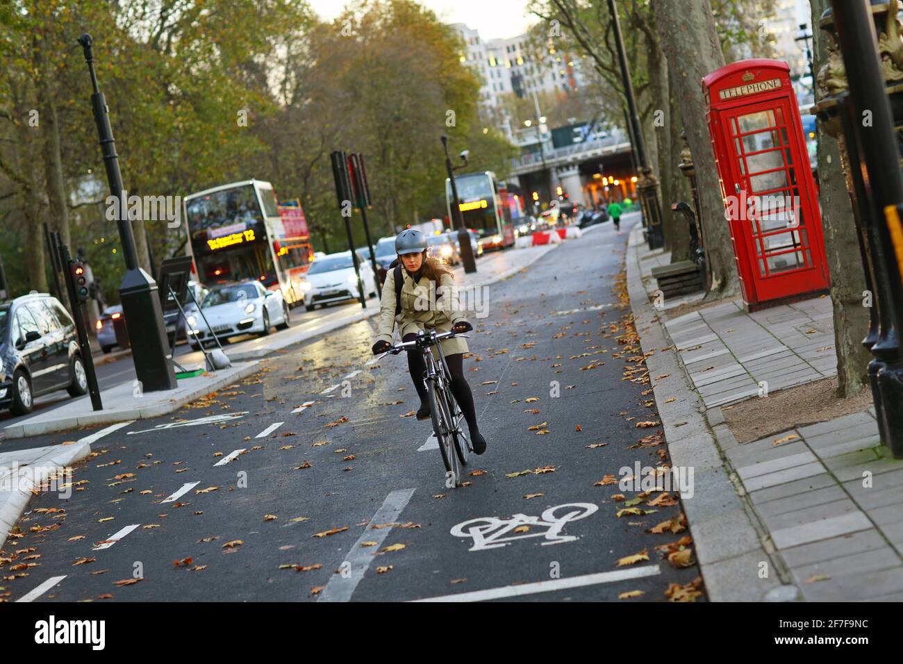 Cyclist on the Cycle Super Highway on the Embankment in central London ,England , UK Stock Photo