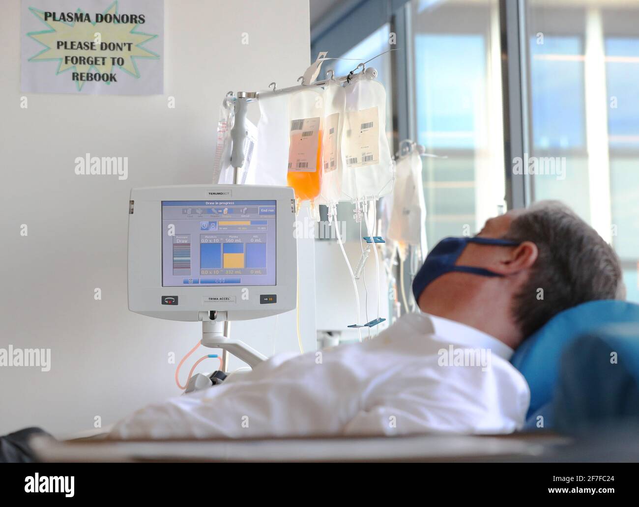 A donor is connected to an apheresis machine which separates plasma from blood as people donate blood plasma for medicines for the first time in more than 20 years at the Twickenham Donor Centre, south-west London, after a ban on the procedure was lifted in February. The ban was originally imposed in 1998 amid concerns about the spread of a human variant of BSE – dubbed 'mad cow disease' – known as Creutzfeldt Jakob Disease. Picture date: Wednesday April 7, 2021. Stock Photo