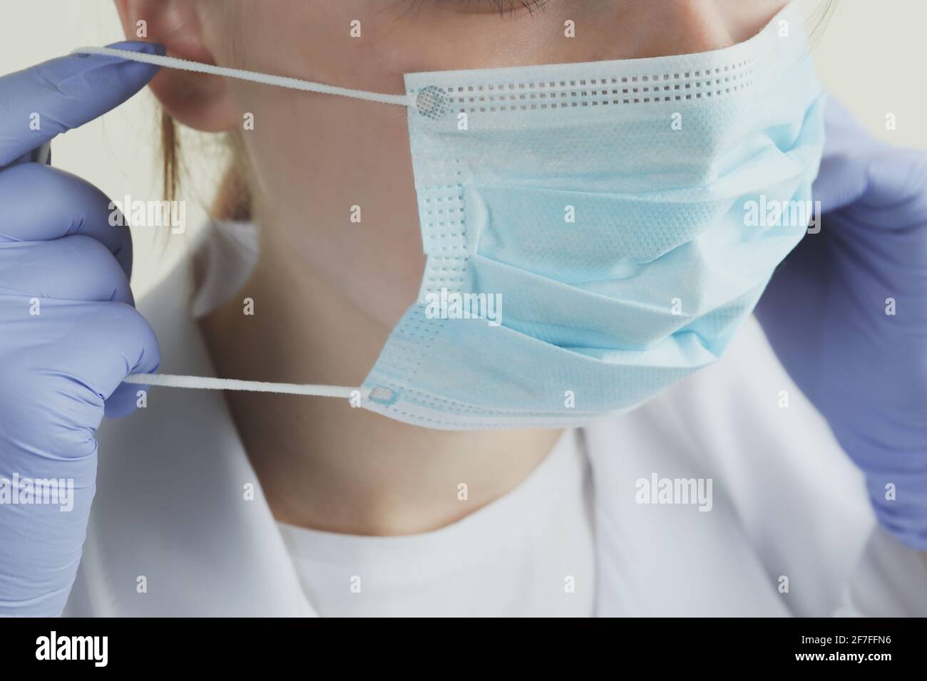 Female doctor puts on mask hi-res stock photography and images - Alamy