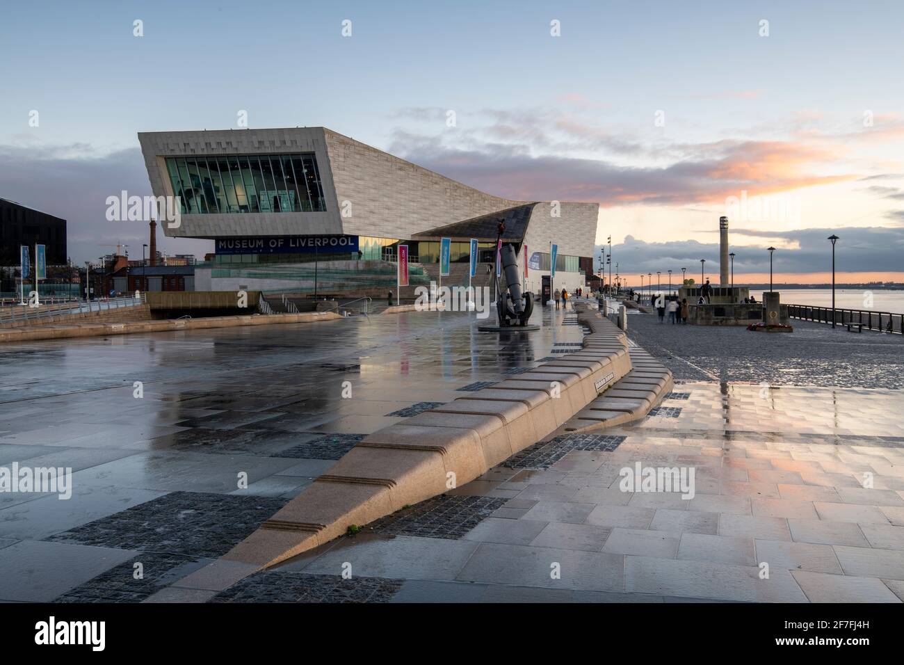Liverpool Museum on The Liverpool Waterfront, Liverpool, Merseyside, England, United Kingdom, Europe Stock Photo