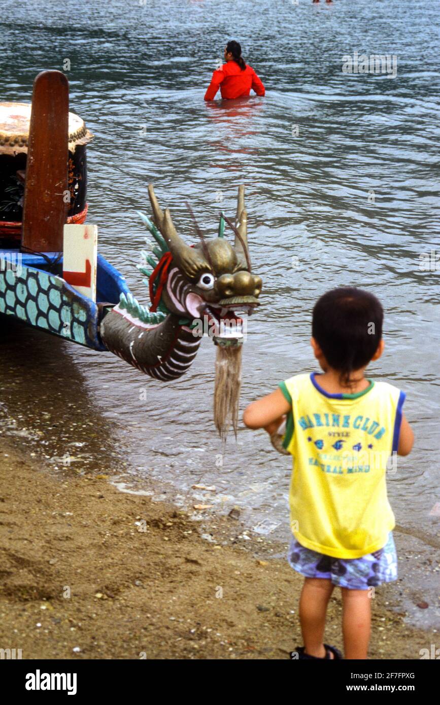 Tam Tai 1995: Khám Phá Vận Hạn và Bí Quyết Hóa Giải cho Tuổi Ất Hợi