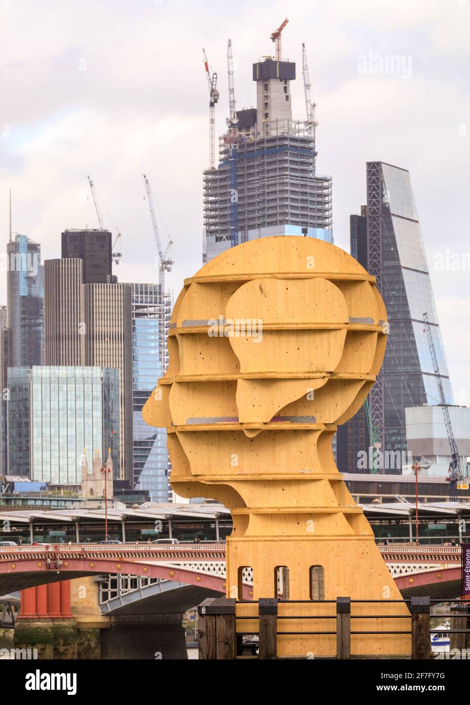 'Head Above Water' 10-ton wooden sculpture by Steuart Padwick, South Bank near Oxo Tower, part of London Design Week, Design Junction Biennale Stock Photo