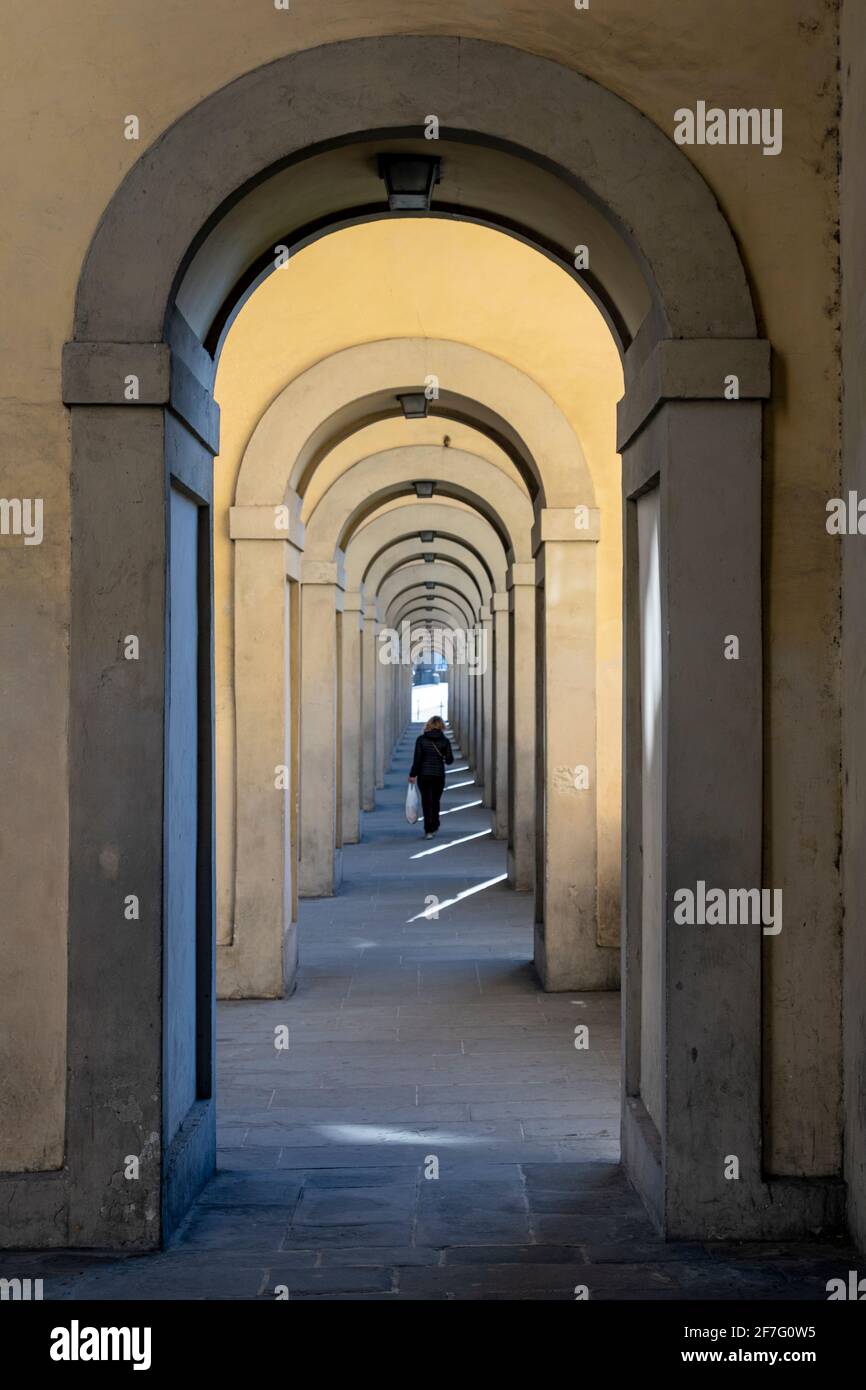 (3/31/2021) Covid-19 lockdown in Italy, Florence is in a high-risk red zone, only one person under the loggia under the Vasari Corridor at Lungarno degli Archibusieri, it is usually difficult to walk due to the crowds of tourists (Photo by Federico Neri/Pacific Press/Sipa USA) Stock Photo