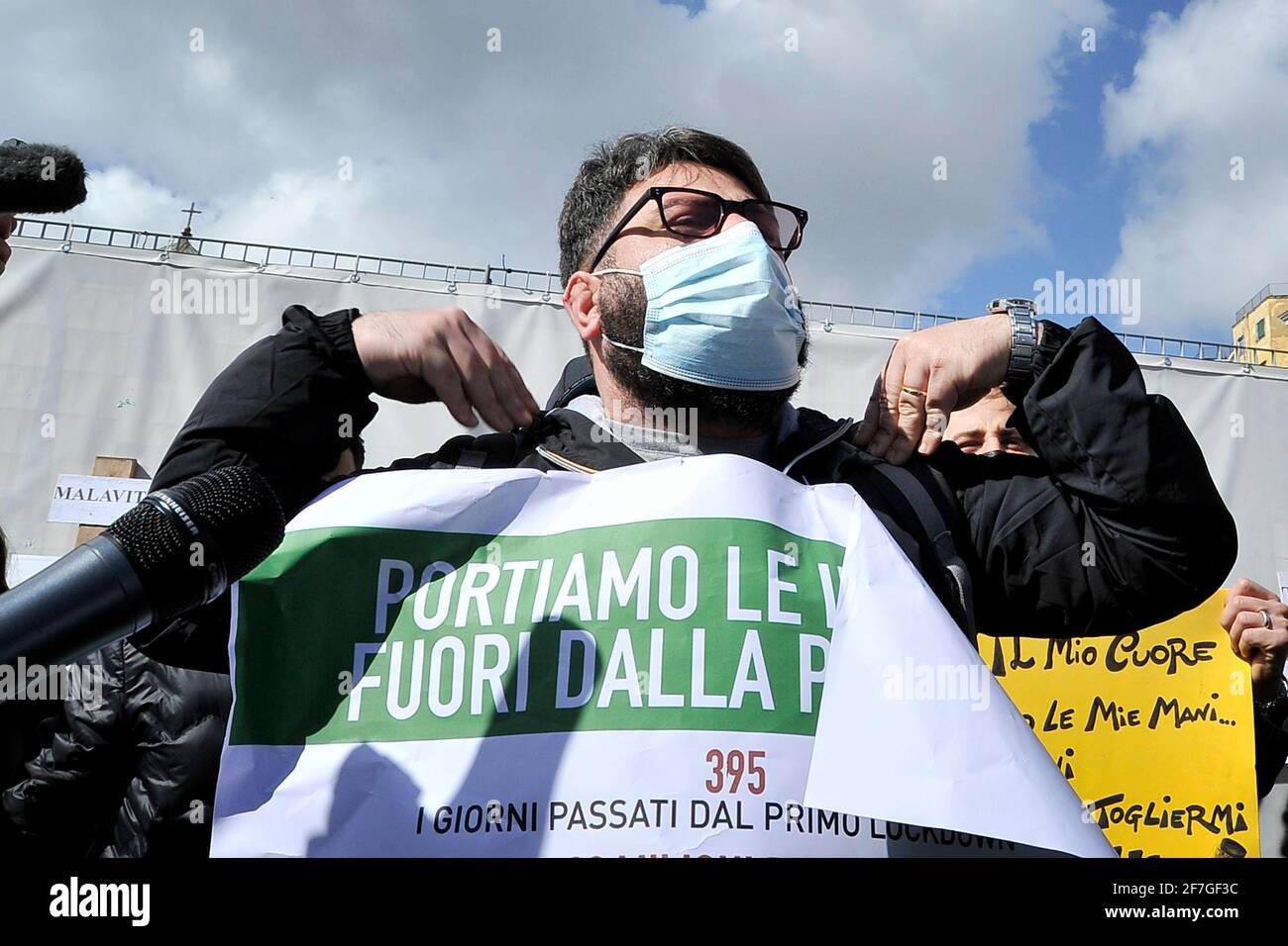 Naples, Italy, 07 April 2021. Protest of traders, shopkeepers and Confcommercio for the continuous restrictions and closures anticovid19, for the continuous restrictions the shops have been closed for over a month, the protest took place in Piazza del Plebiscito in Naples. Credit: Vincenzo Izzo/Alamy Live News Stock Photo