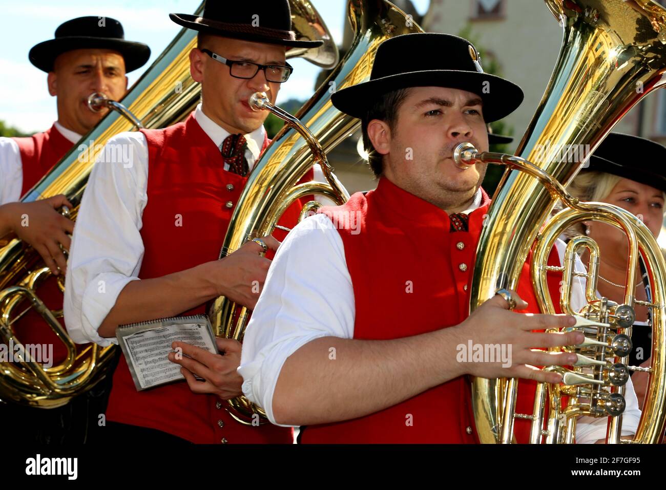 Musikanten mit Tuba und Tracht und Hut in Brixen beim Weinfest und Trachtenfest und Trachtenumzug in den Dolomiten in Südtirol Italien Stock Photo
