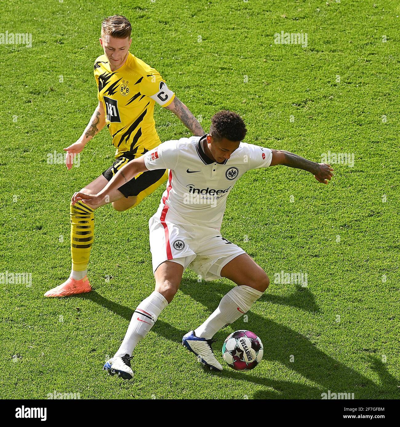 left to right Marco REUS (DO) versus TUTA (F), action, duels, football 1st  Bundesliga season 2020/2021, 27th matchday, matchday27, Borussia Dortmund-Eintracht  Frankfurt 1-2 on April 3rd, 2021 Signal Iduna Park in Dortmund .