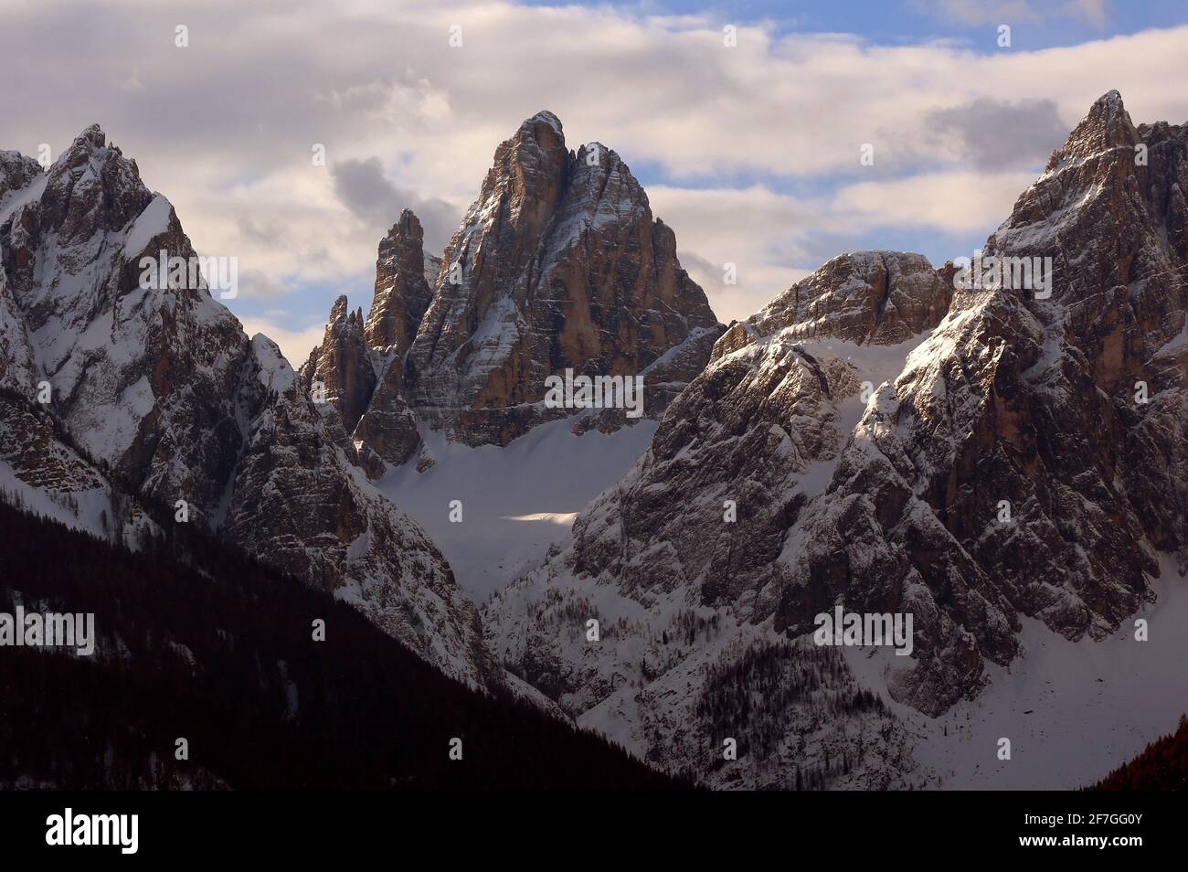 Dolomiten, Schnee Fels, Berg, Winter, Schneebedeckter Berggipfel in den Sextner Dolomiten in Südtirol Italien Stock Photo