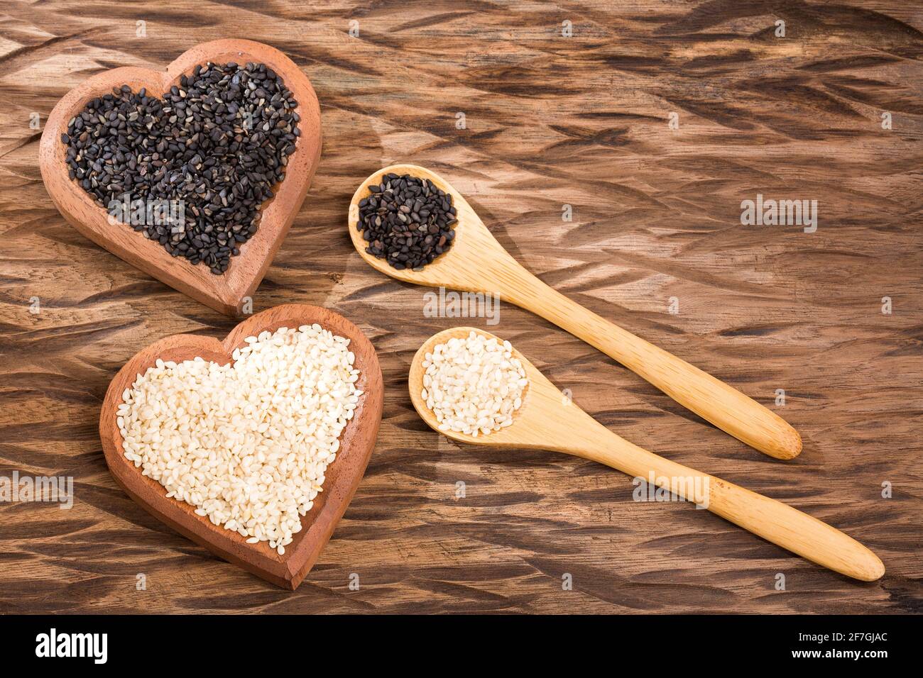 White sesame and black sesame seed - Sesamum indicum Stock Photo - Alamy