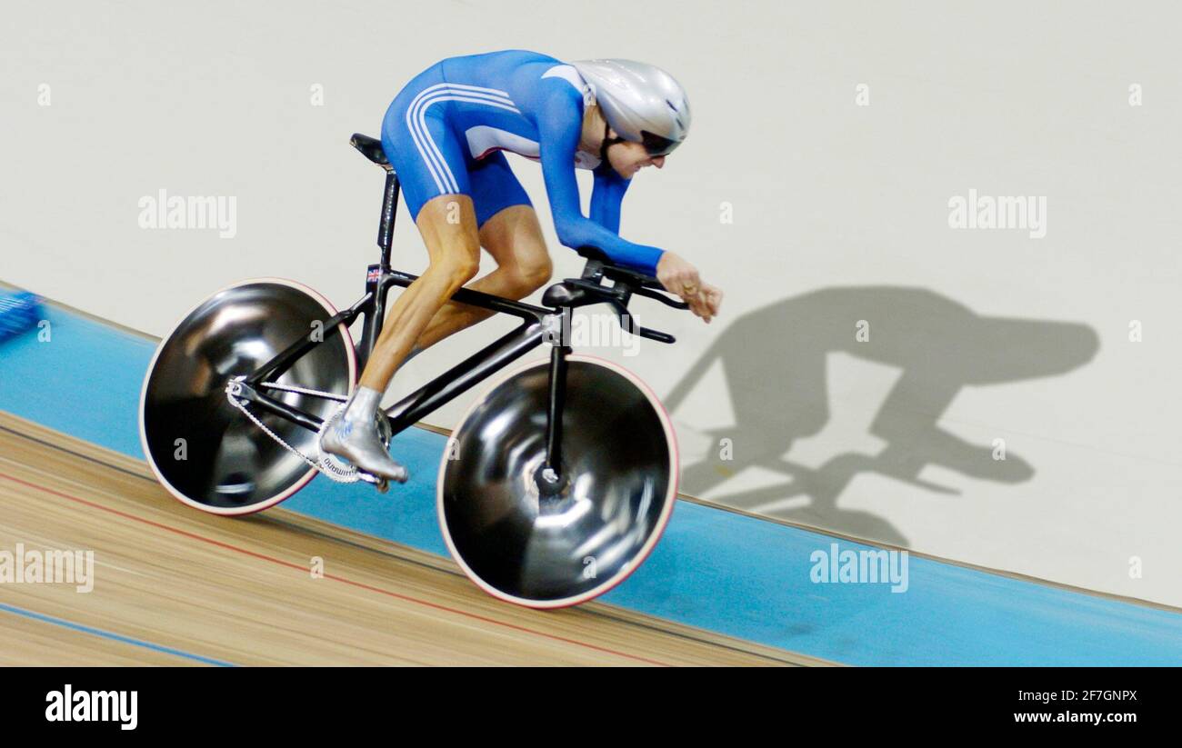 OLYMPIC GAMES IN ATHENS 2004. 21/8/2004 CYCLING MEN'S IND. PURSUIT FINAL BRADLEY WIGGING V BRAD McGEE. PICTURE DAVID ASHDOWN. Stock Photo