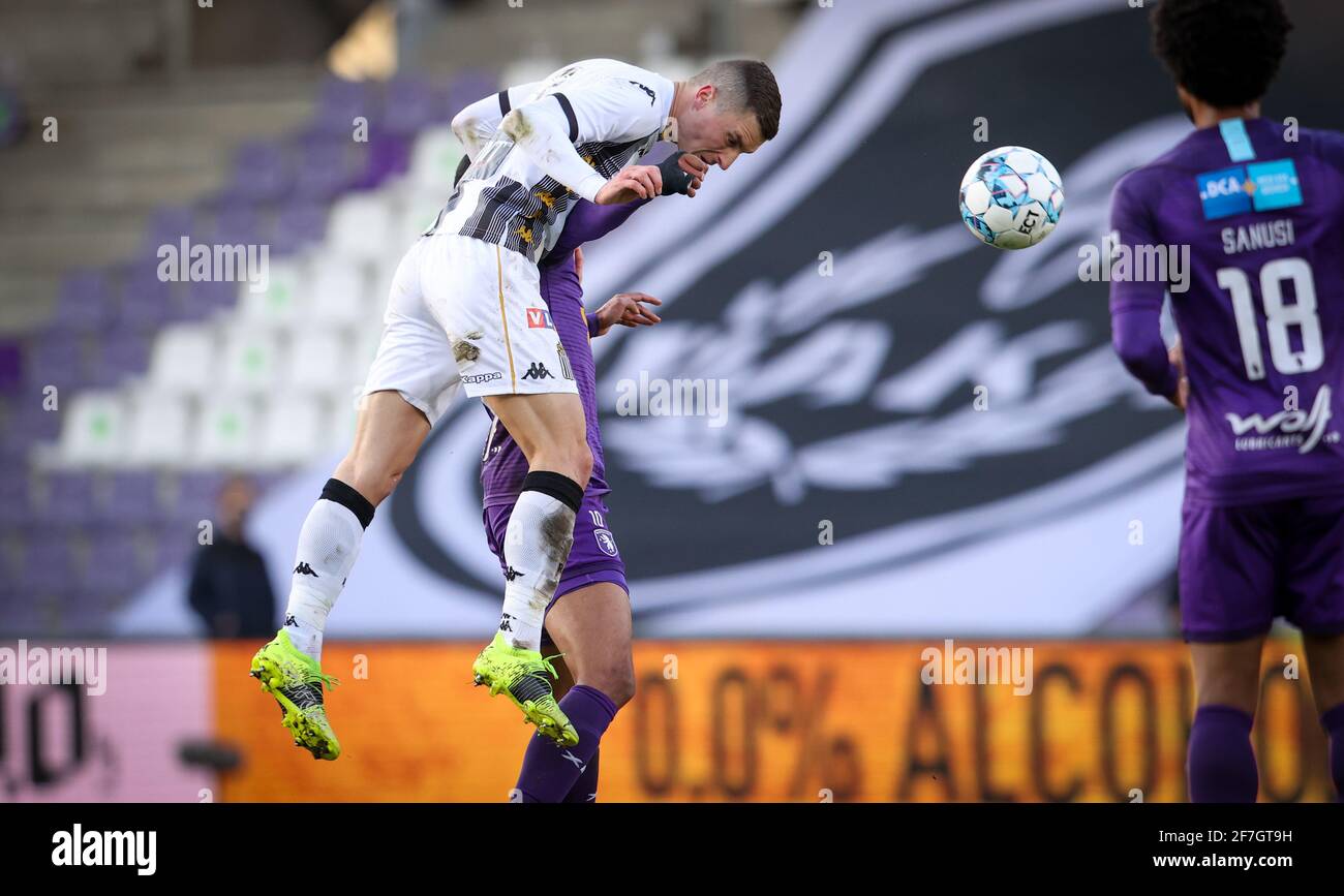 Charleroi's Ognjen Vranjes and Beerschot's Musashi Suzuki fight for the ball during a postponed soccer match between Beerschot VA and Sporting Charler Stock Photo