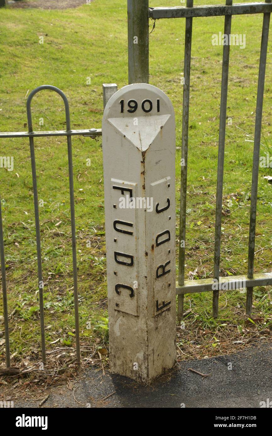 Boundary marker hires stock photography and images Alamy