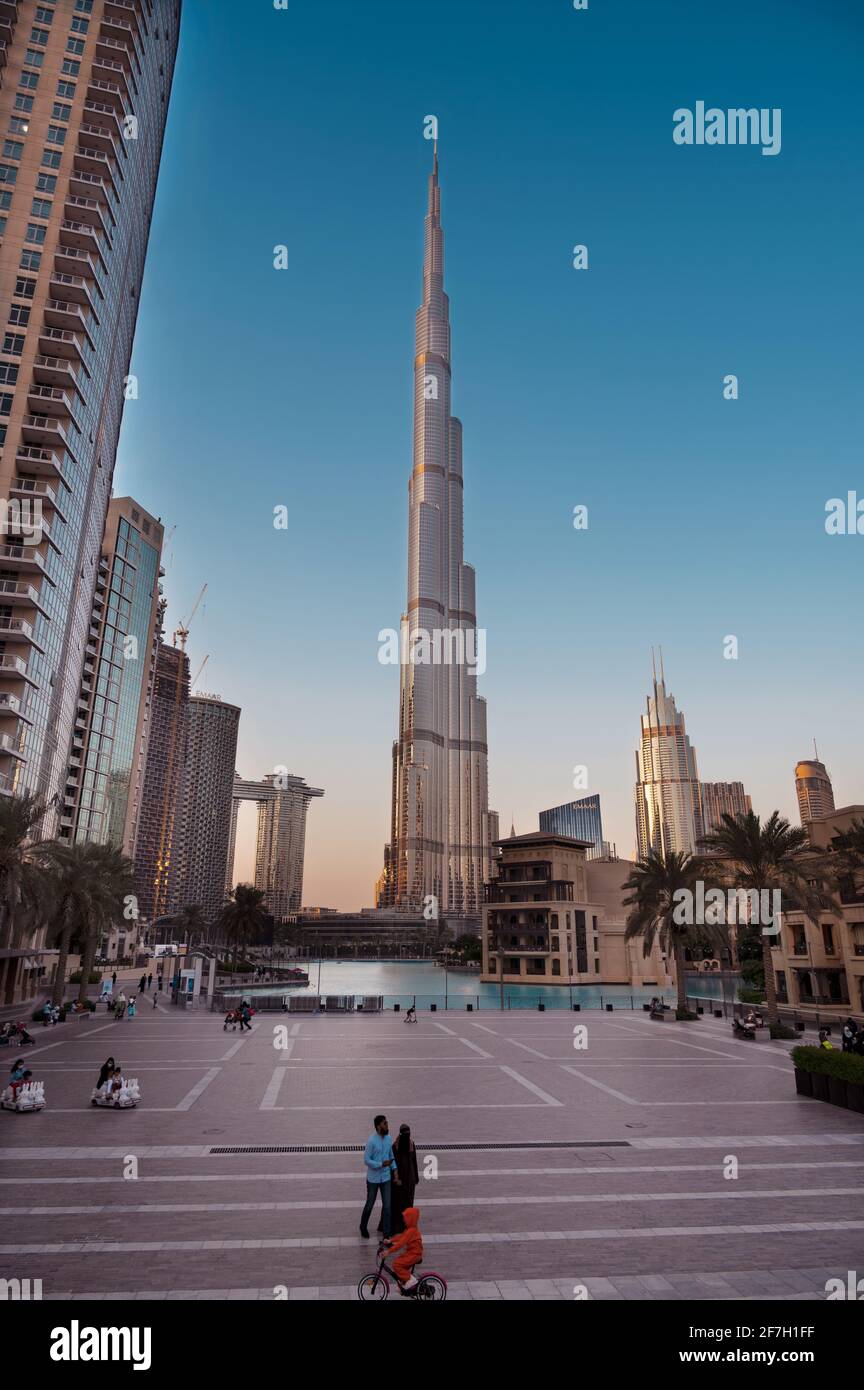 Dec 14th 2020, Dubai, UAE. View of the Burj Khalifa , the DSF markets, dubai mall, Souq al bahar and other buildings captured at dusk with blue sky. Stock Photo