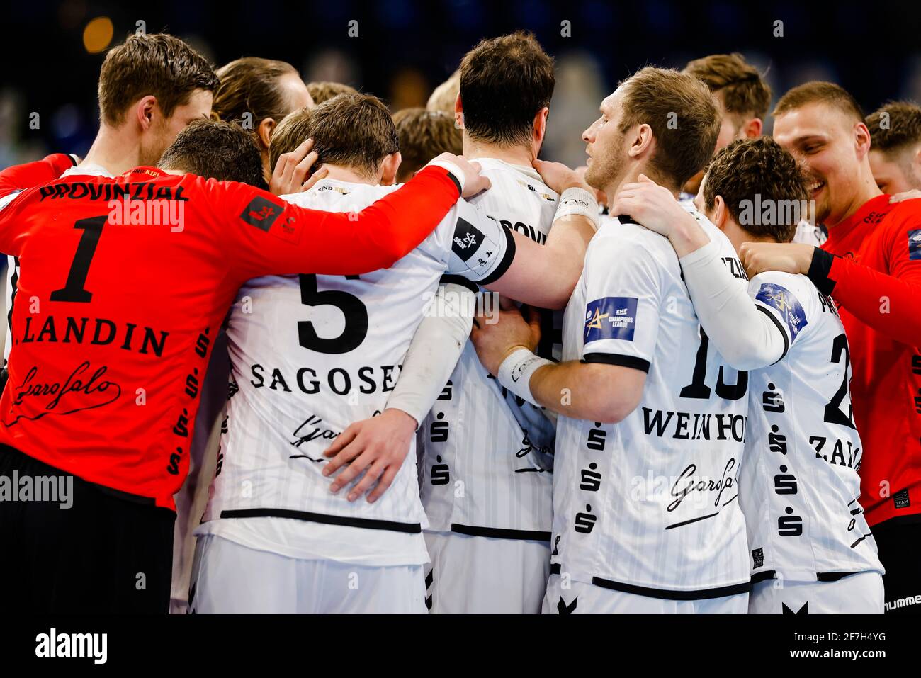 Kiel, Germany. 07th Apr, 2021. Handball: Champions League, THW Kiel - Pick  Szeged, final round, knockout round, round of 16, second legs. The players  of THW Kiel celebrate the home win against