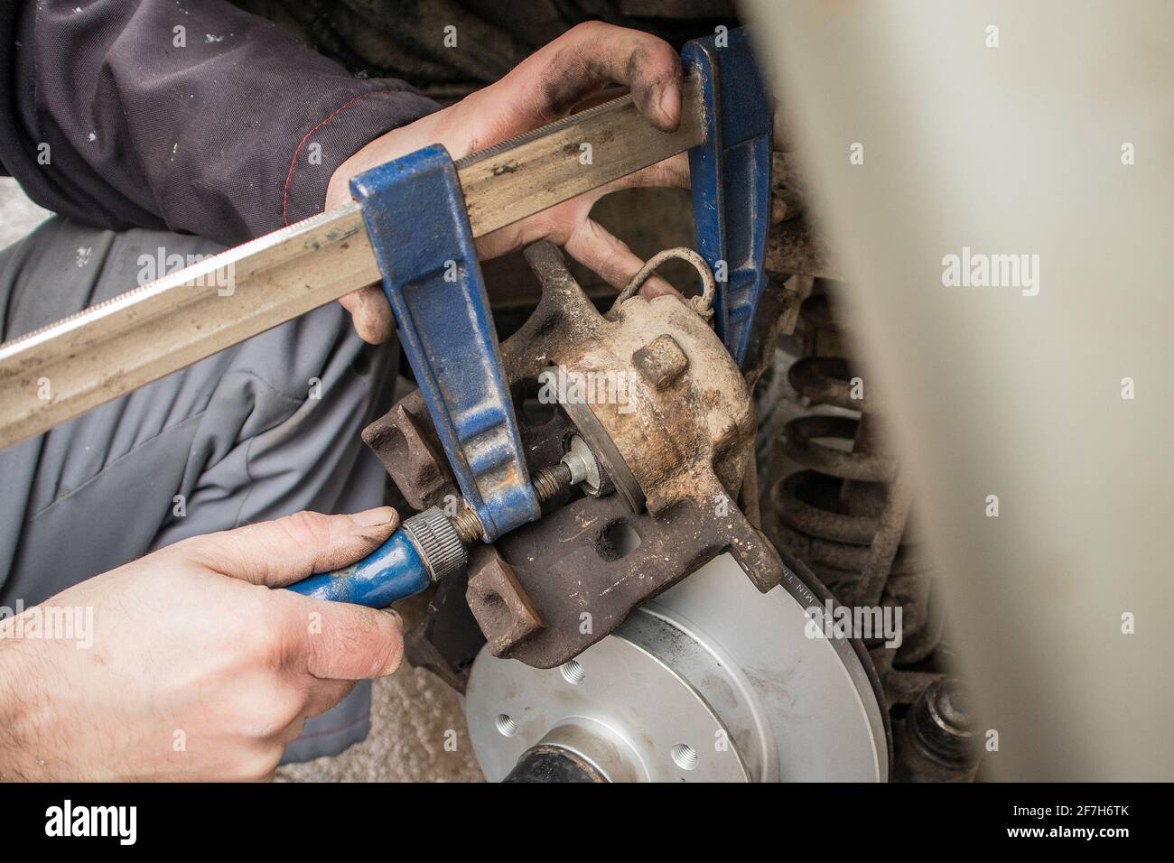 Compressing a brake caliper of a car, pushing in piston using a