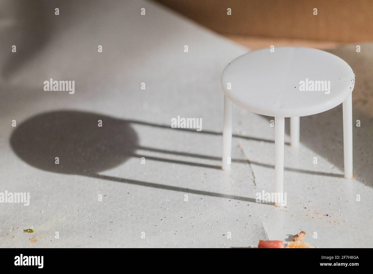 White plastic pizza saver with four legs. A plastic table to save the pizza being squished in