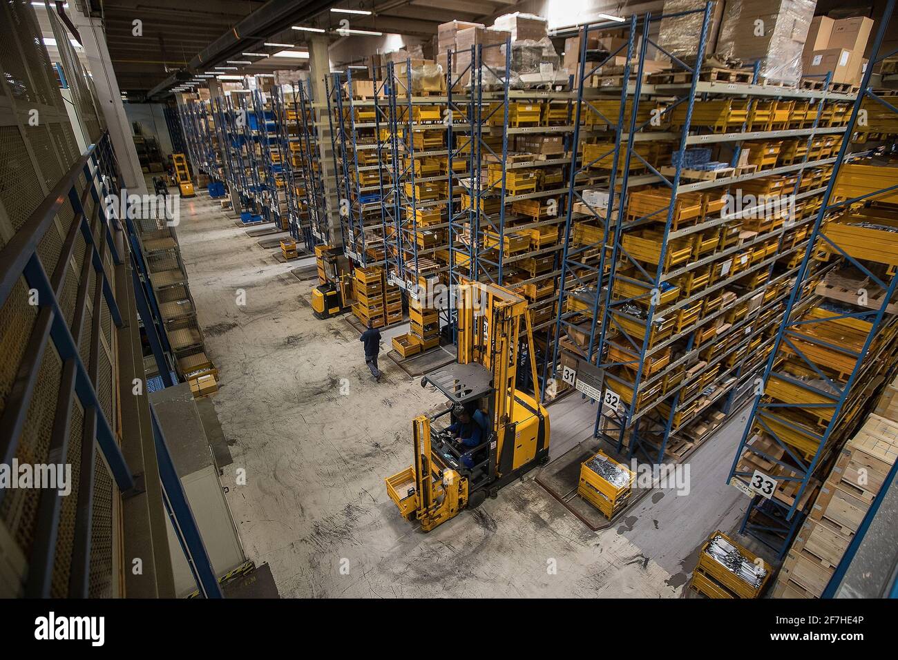 Shelf full of boxes hires stock photography and images Alamy