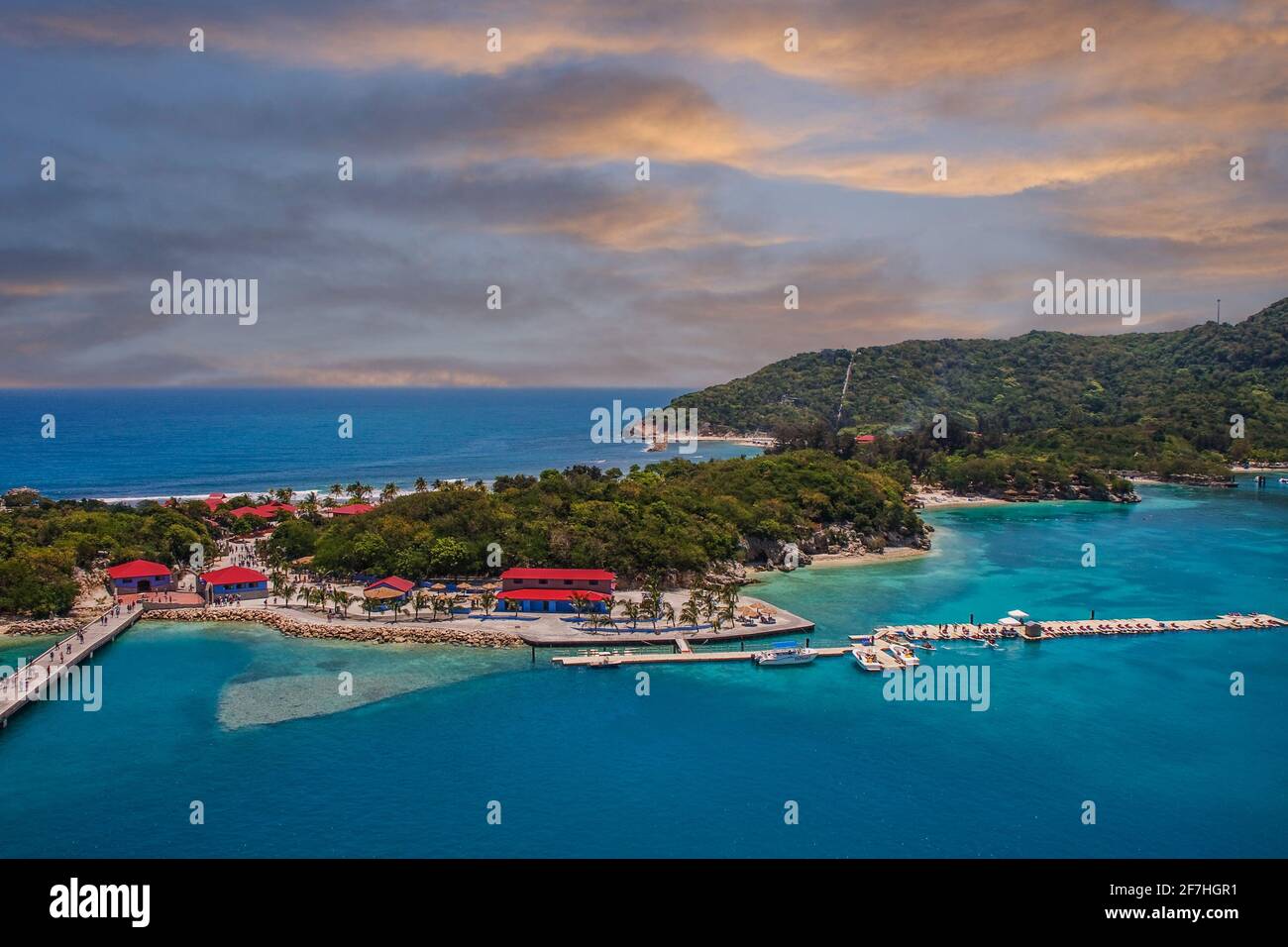 Tropical park resort hi-res stock photography and images - Alamy