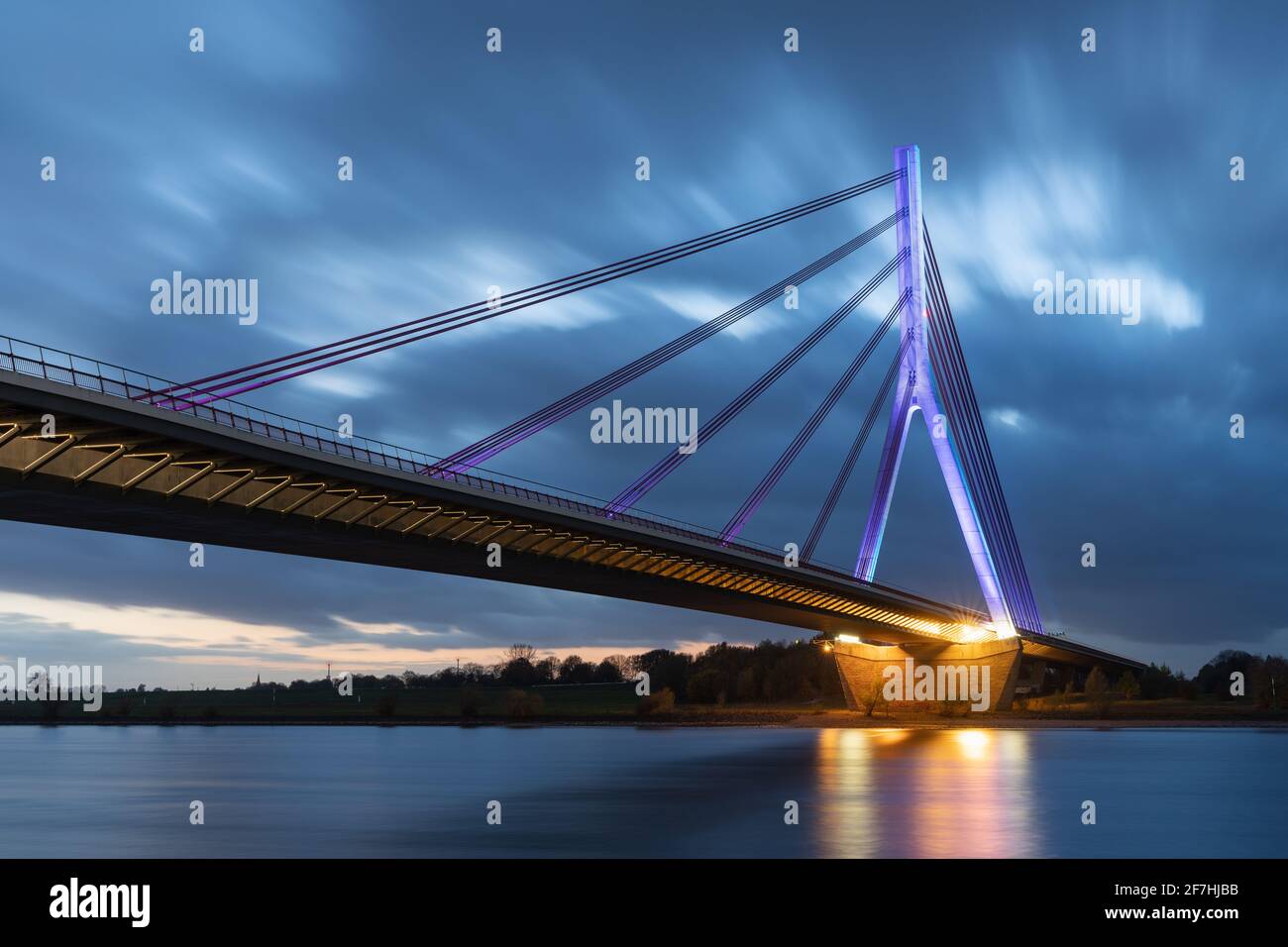 Rheinbrücke Wesel zur blauen Stunde Stock Photo