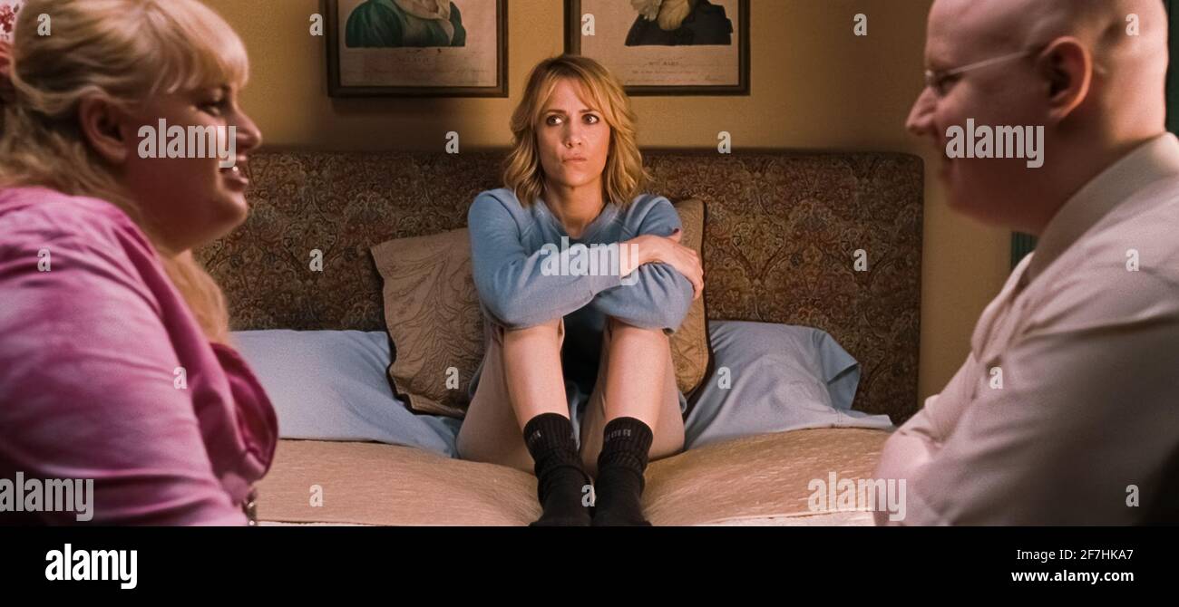 USA. Kristen Wiig , Rebel Wilson and Matt Lucas in a scene from the  (C)Universal Pictures film: Bridesmaids (2011). Plot: Competition between  the maid of honor and a bridesmaid, over who is, image size:1300x670