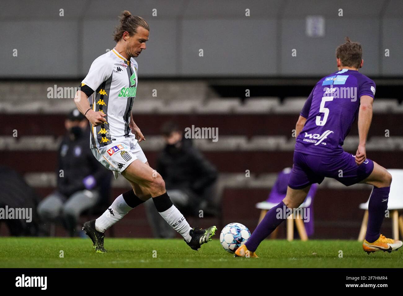 Antwerpen Belgium April 7 Guillaume Gillet Of Sporting De Charleroi And Joren Dom Of Kfco Beerschot Wilrijk During The Jupiler Pro League Match Be Stock Photo Alamy