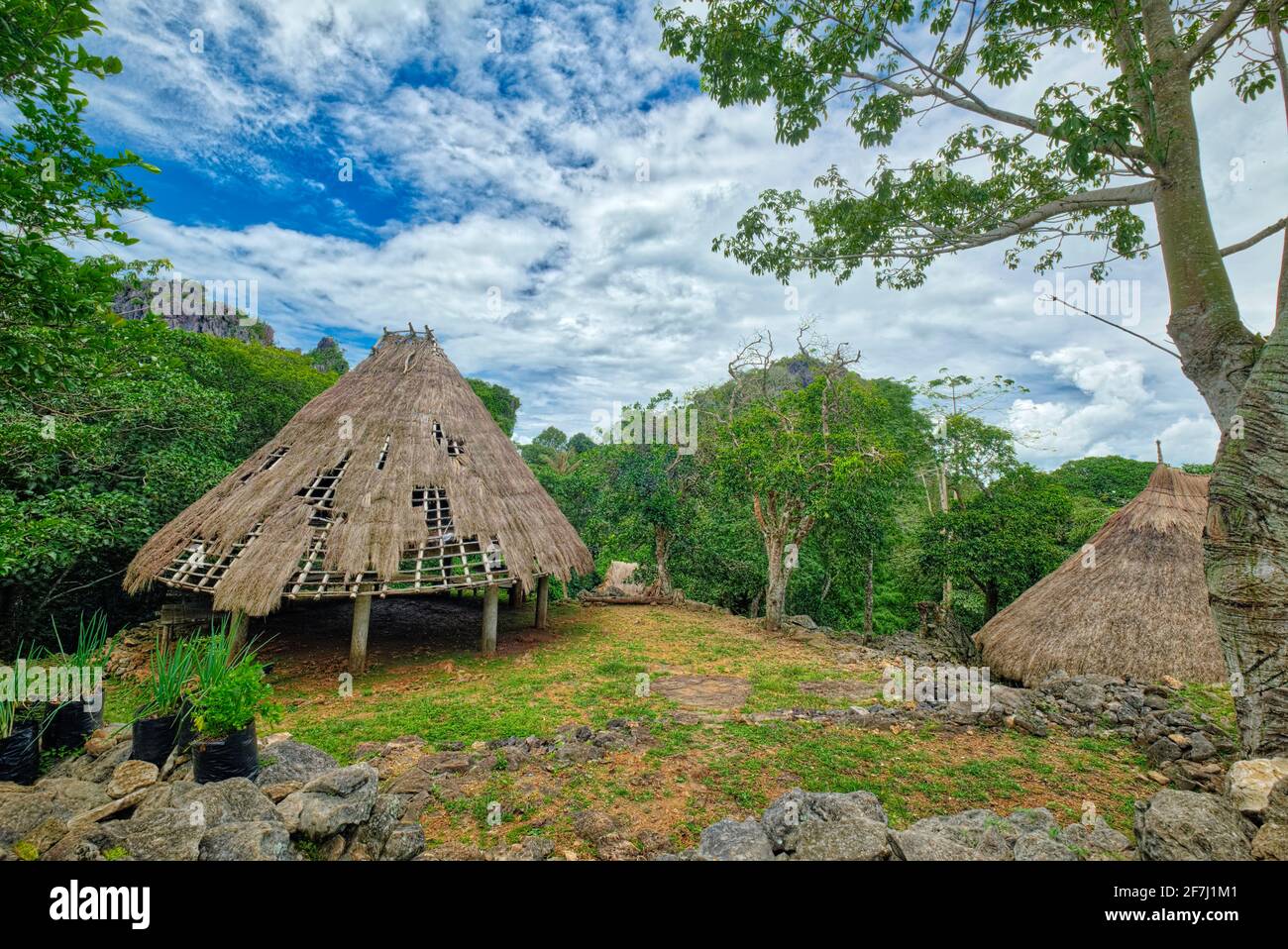 The space below the barn enables cool air to enter the room and provides natural ventilation. In